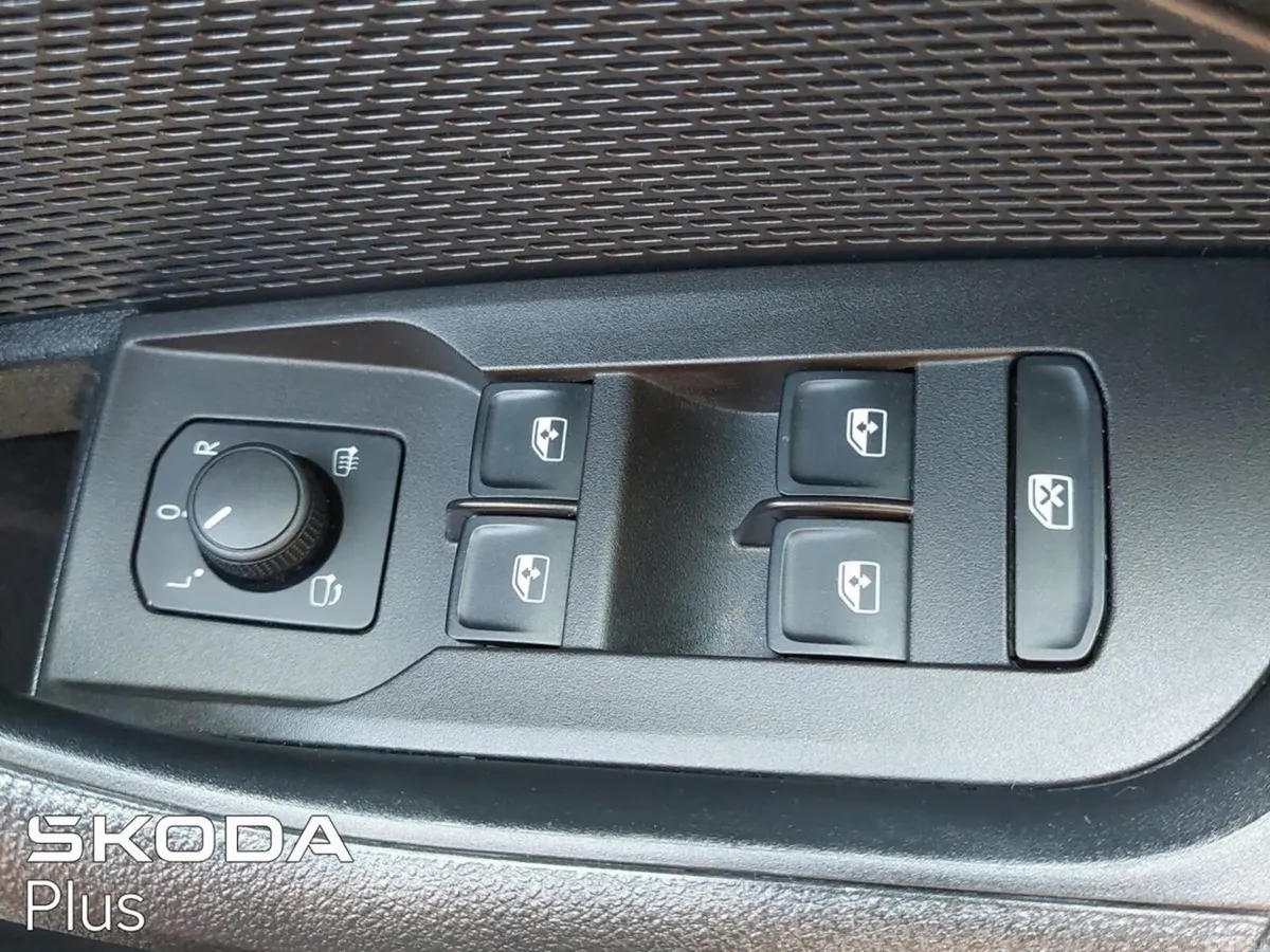 Skoda Octavia Saloon, Diesel, 2023, Grey