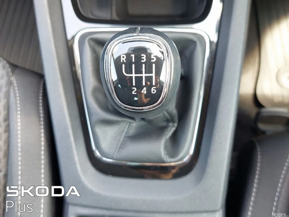 Skoda Octavia Saloon, Diesel, 2023, Grey