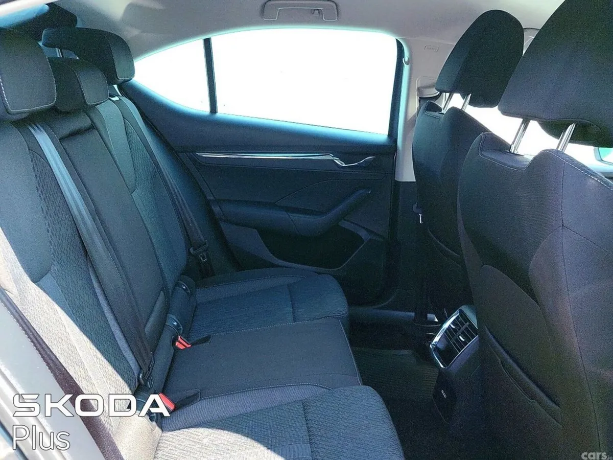 Skoda Octavia Saloon, Diesel, 2023, Grey