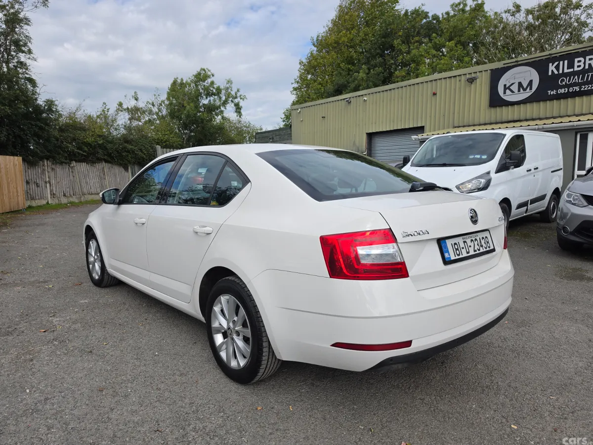 Skoda Octavia Saloon, Diesel, 2018, White