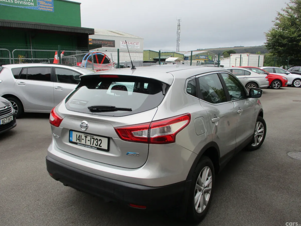 Nissan Qashqai Hatchback, Diesel, 2014, Silver
