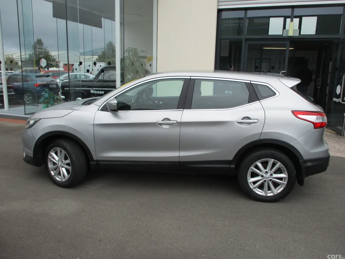 Nissan Qashqai Hatchback, Diesel, 2014, Silver