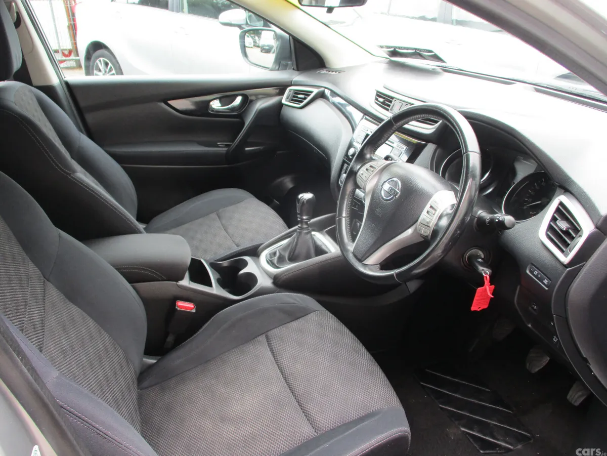 Nissan Qashqai Hatchback, Diesel, 2014, Silver