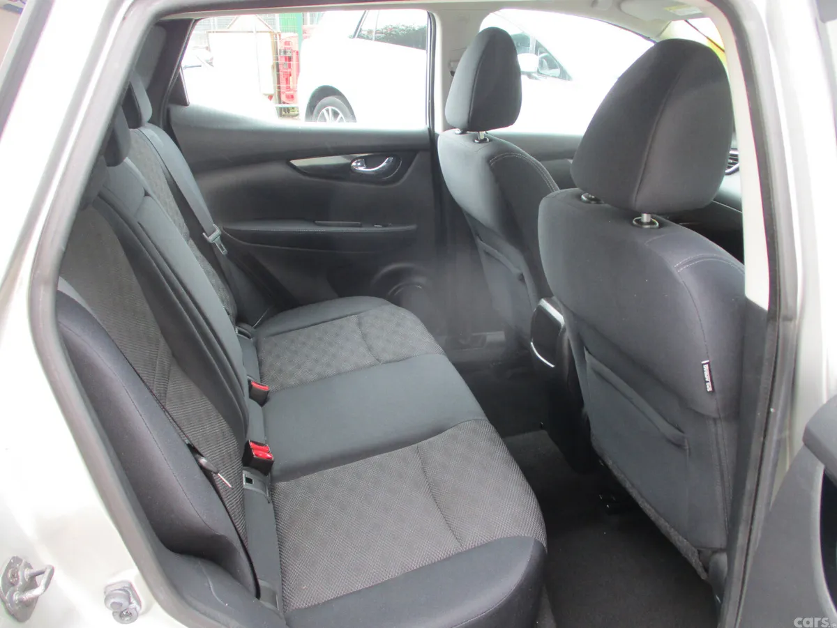 Nissan Qashqai Hatchback, Diesel, 2014, Silver