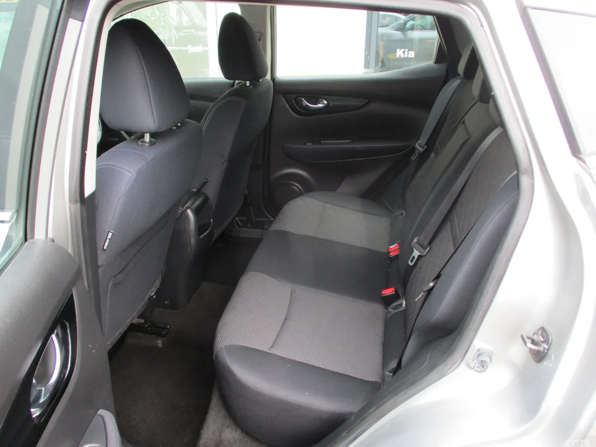 Nissan Qashqai Hatchback, Diesel, 2014, Silver