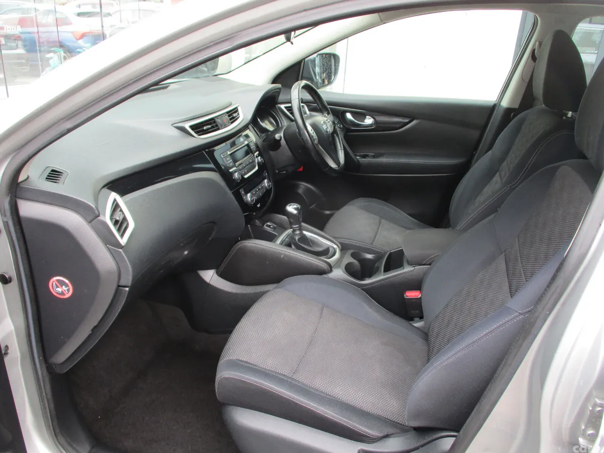 Nissan Qashqai Hatchback, Diesel, 2014, Silver