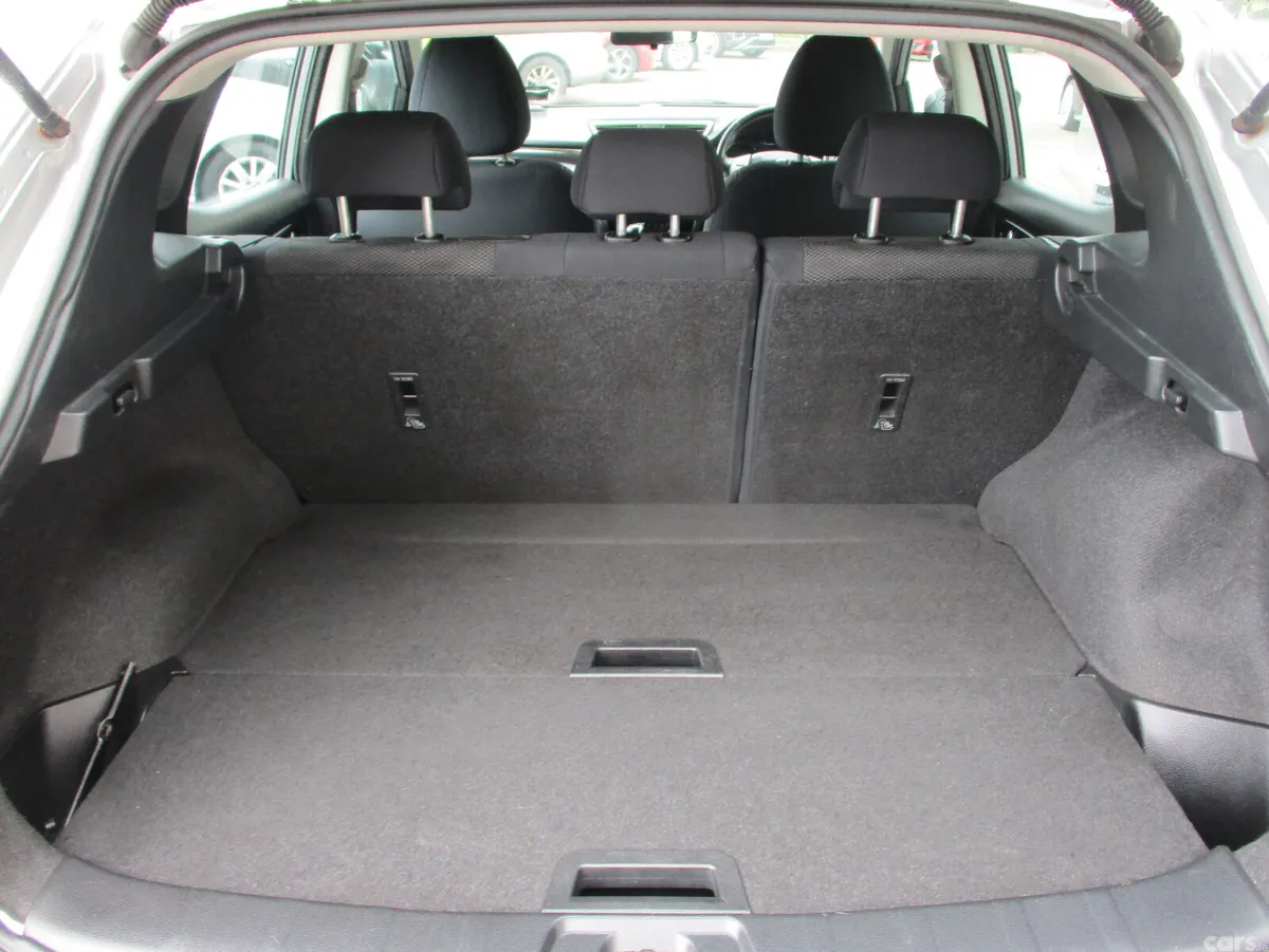Nissan Qashqai Hatchback, Diesel, 2014, Silver