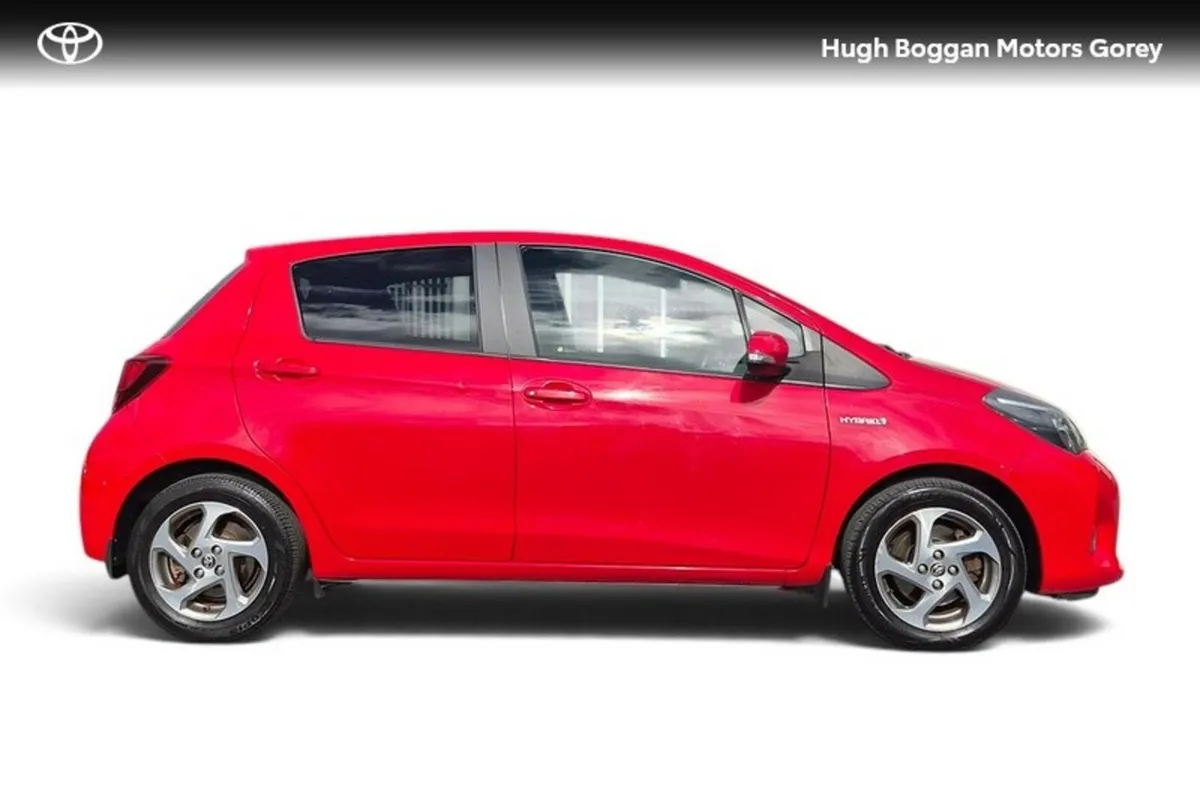 Toyota Yaris Hatchback, Petrol Hybrid, 2016, Red