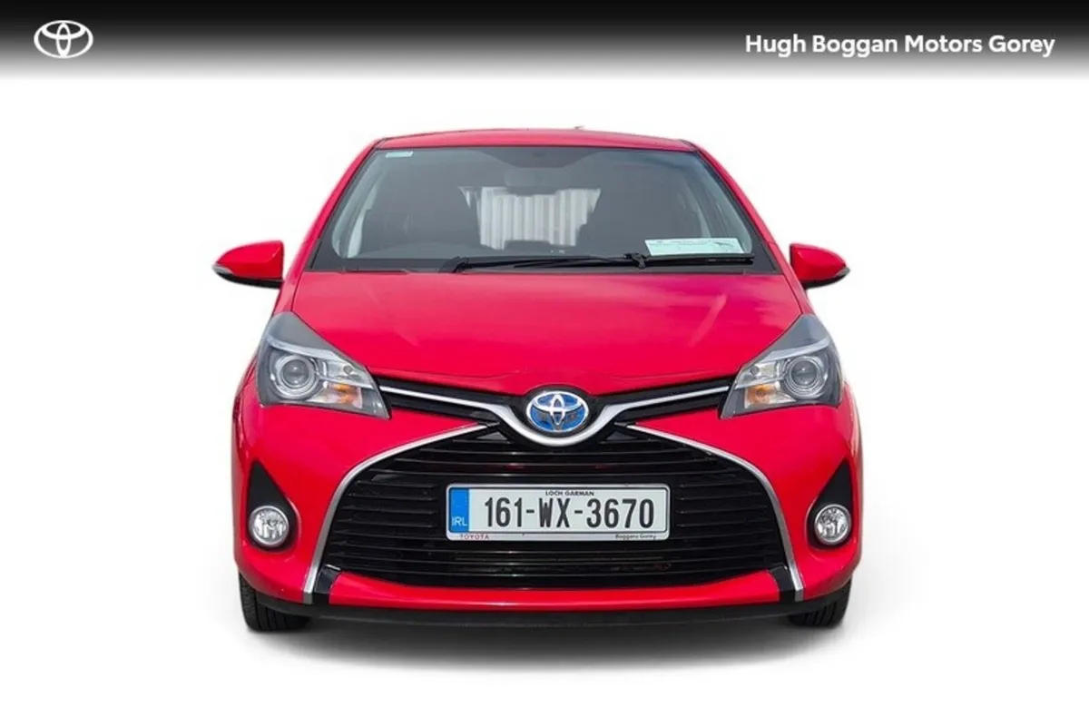 Toyota Yaris Hatchback, Petrol Hybrid, 2016, Red