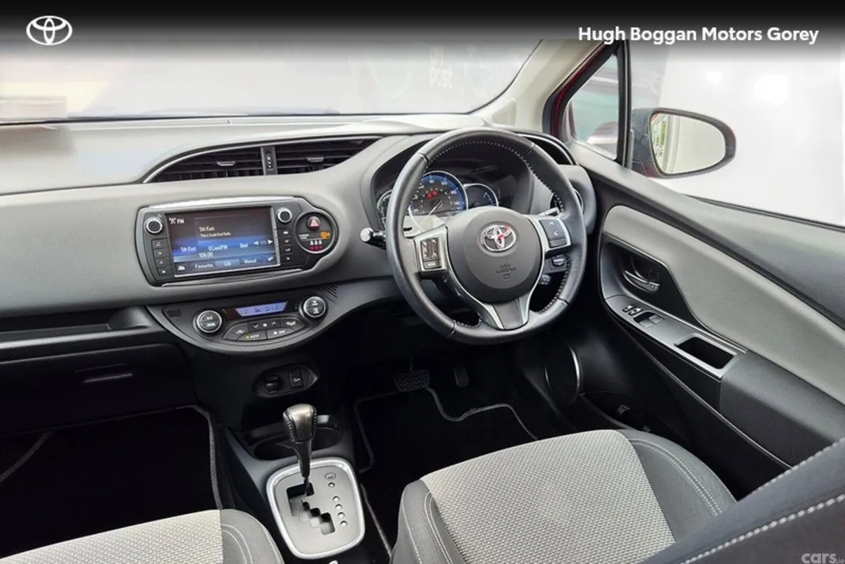 Toyota Yaris Hatchback, Petrol Hybrid, 2016, Red