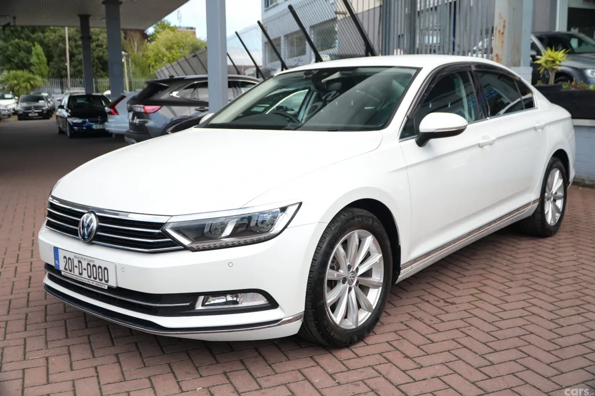 Volkswagen Passat Saloon, Diesel, 2020, White