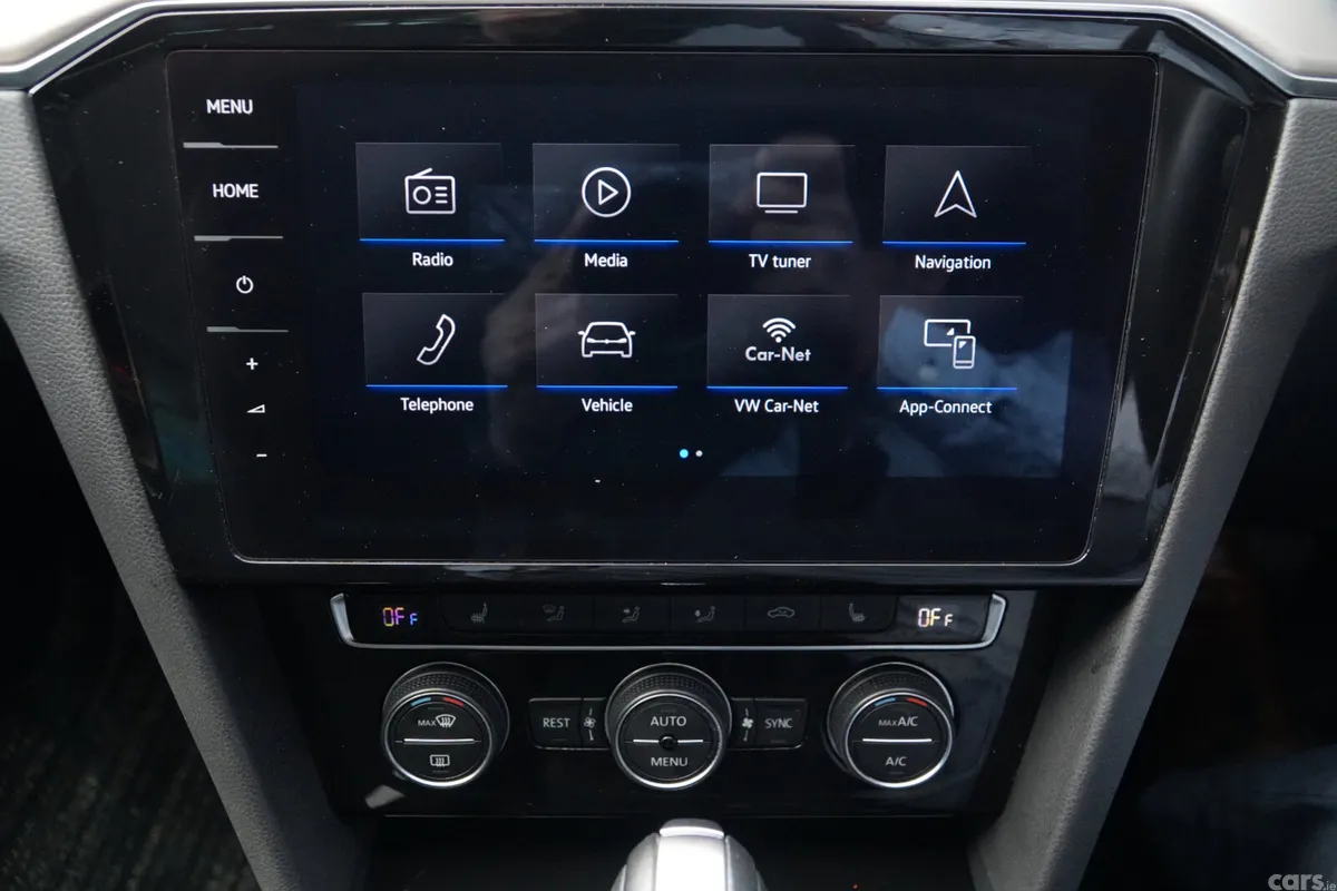 Volkswagen Passat Saloon, Diesel, 2020, White