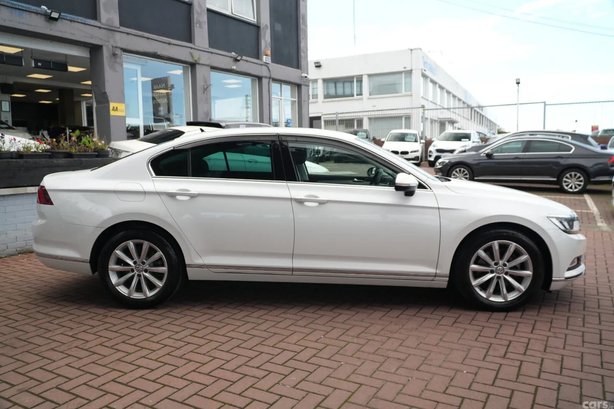 Volkswagen Passat Saloon, Diesel, 2020, White