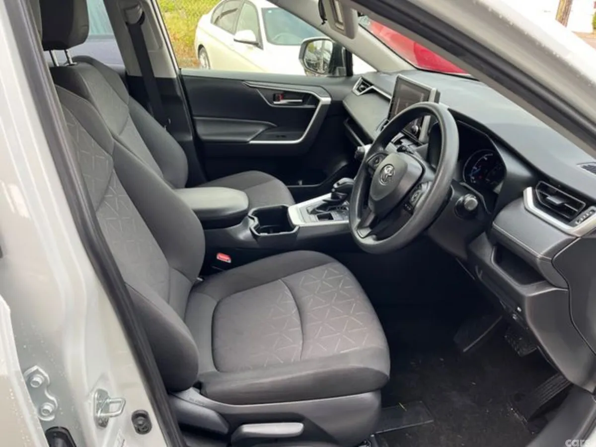 Toyota RAV4 SUV, Petrol Hybrid, 2023, White