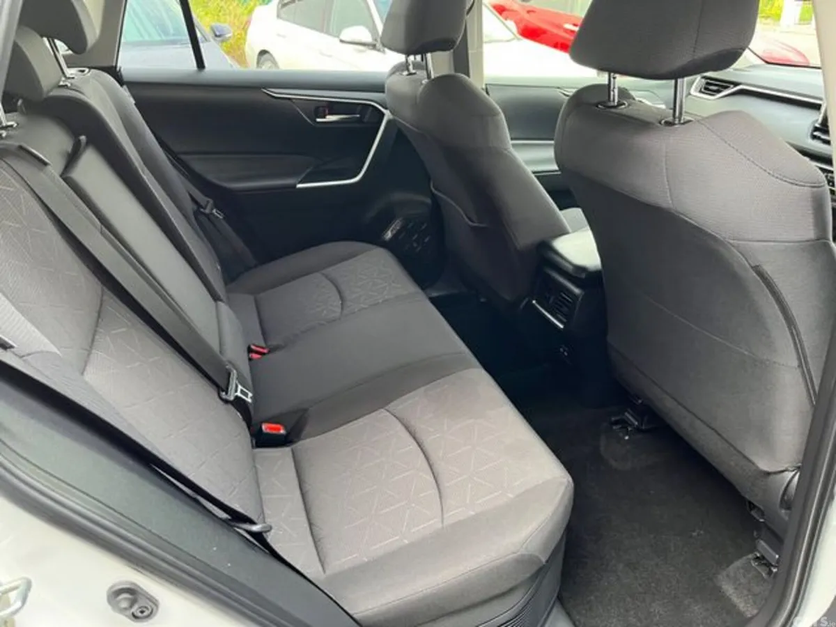 Toyota RAV4 SUV, Petrol Hybrid, 2023, White