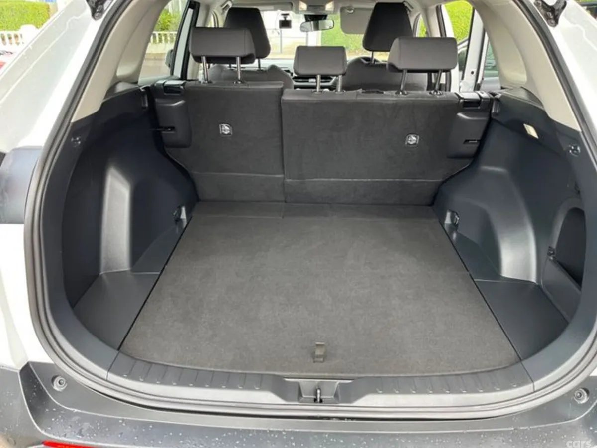 Toyota RAV4 SUV, Petrol Hybrid, 2023, White