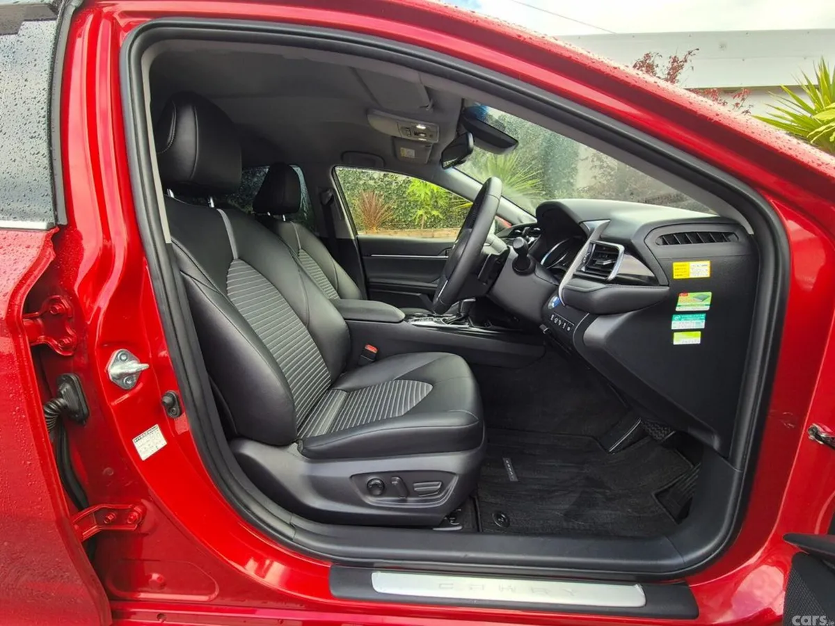 Toyota Camry Saloon, Petrol Hybrid, 2020, Red