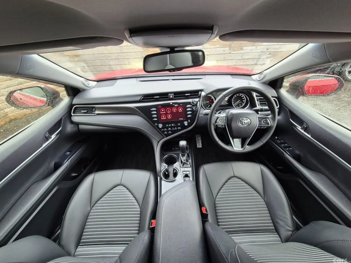 Toyota Camry Saloon, Petrol Hybrid, 2020, Red