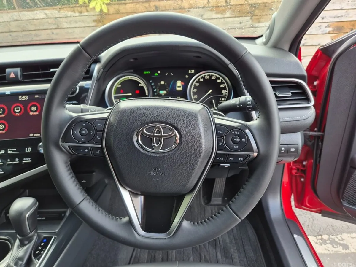 Toyota Camry Saloon, Petrol Hybrid, 2020, Red