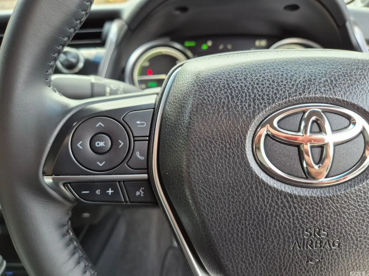 Toyota Camry Saloon, Petrol Hybrid, 2020, Red