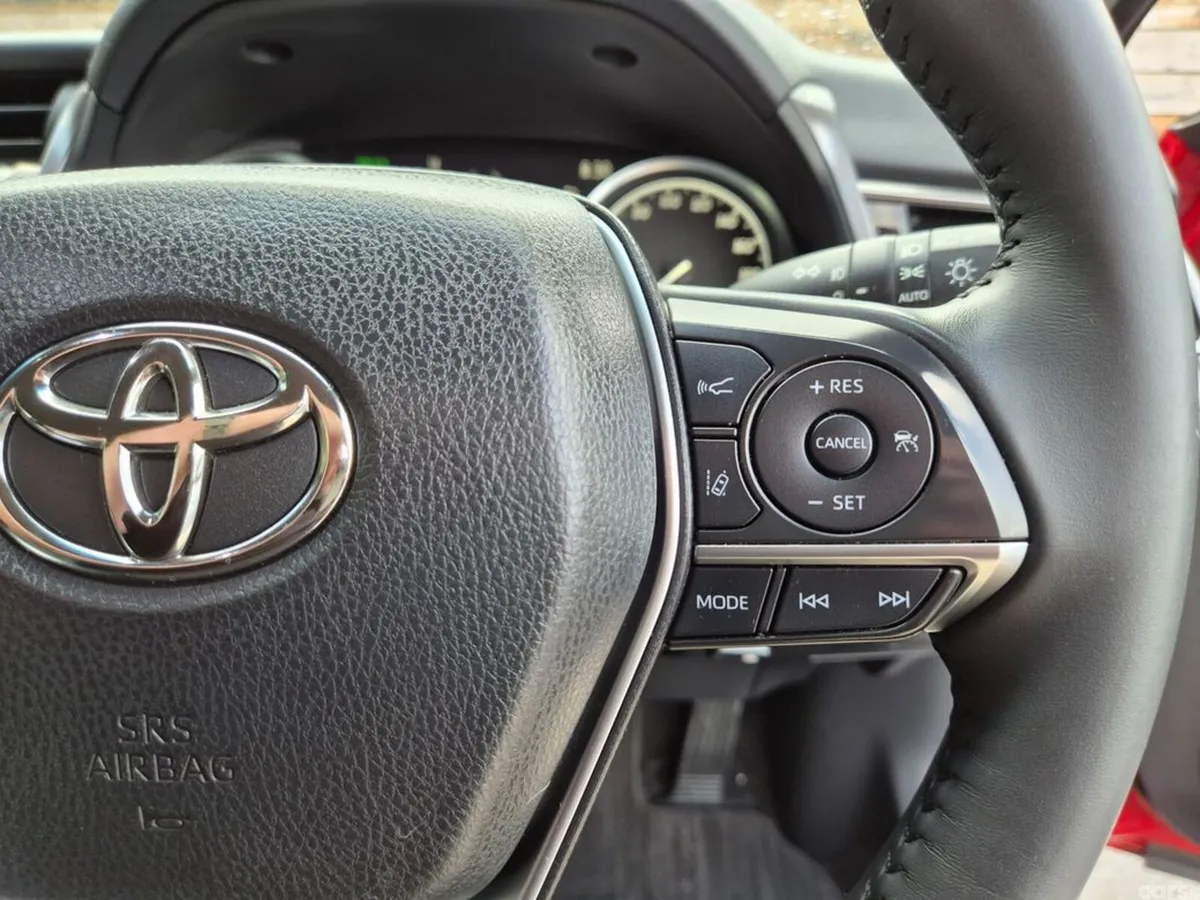 Toyota Camry Saloon, Petrol Hybrid, 2020, Red