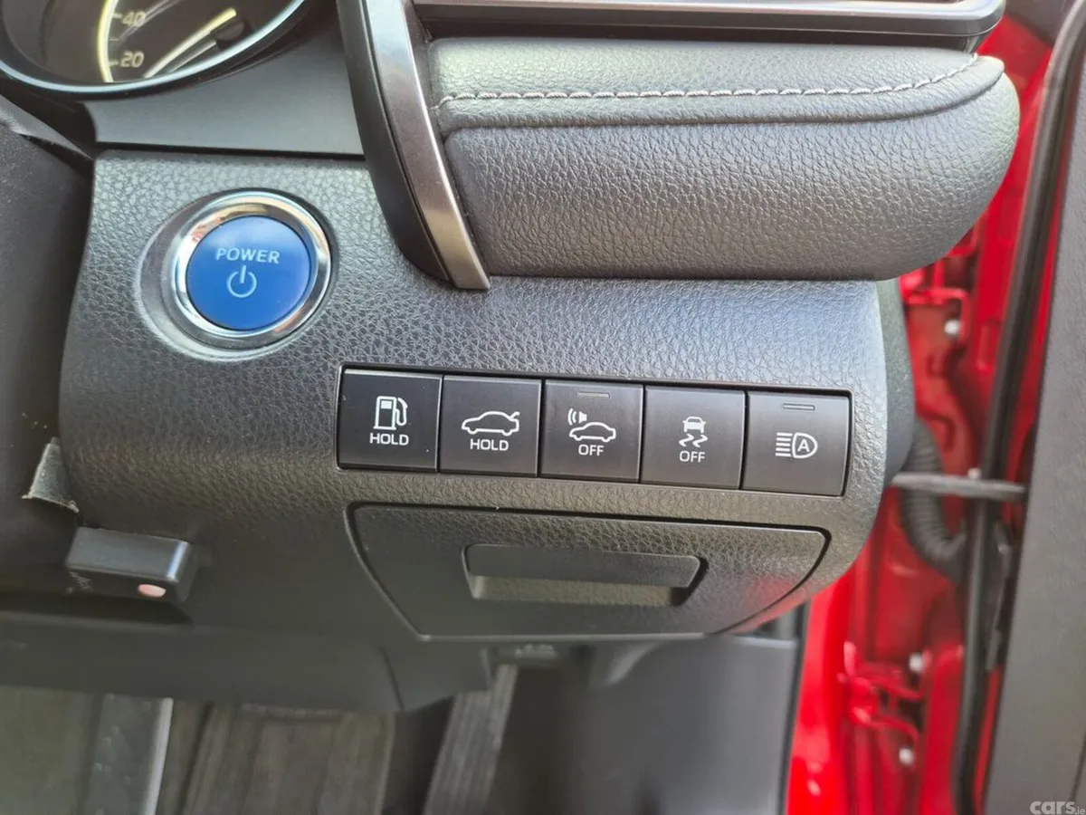 Toyota Camry Saloon, Petrol Hybrid, 2020, Red
