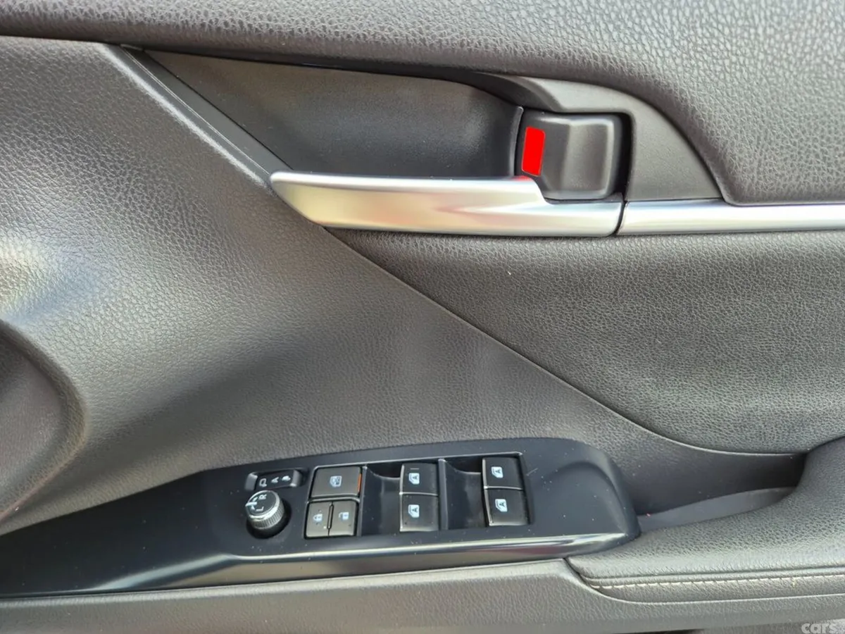 Toyota Camry Saloon, Petrol Hybrid, 2020, Red