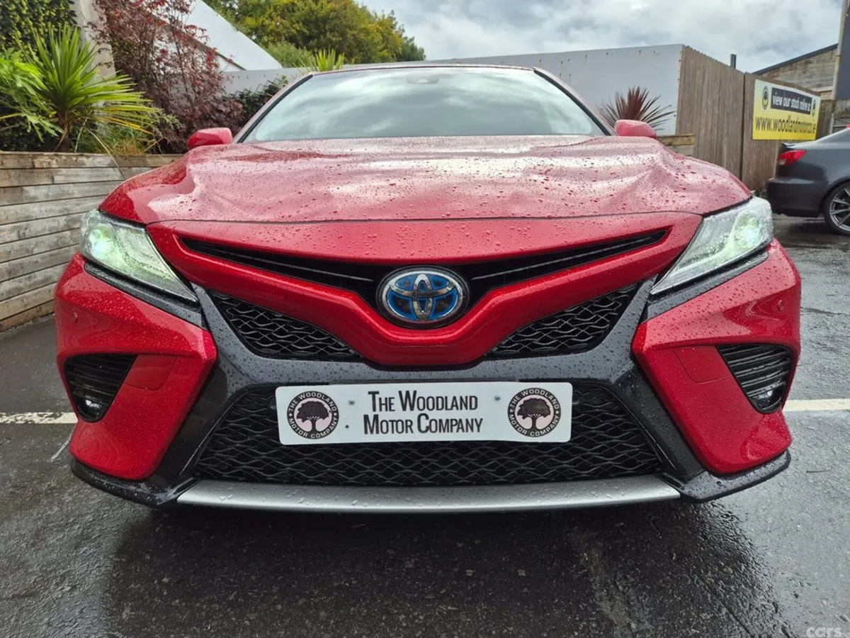 Toyota Camry Saloon, Petrol Hybrid, 2020, Red