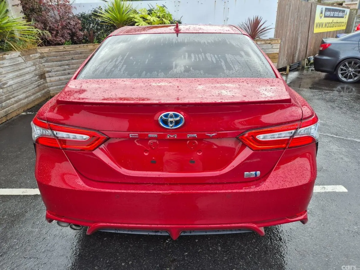 Toyota Camry Saloon, Petrol Hybrid, 2020, Red
