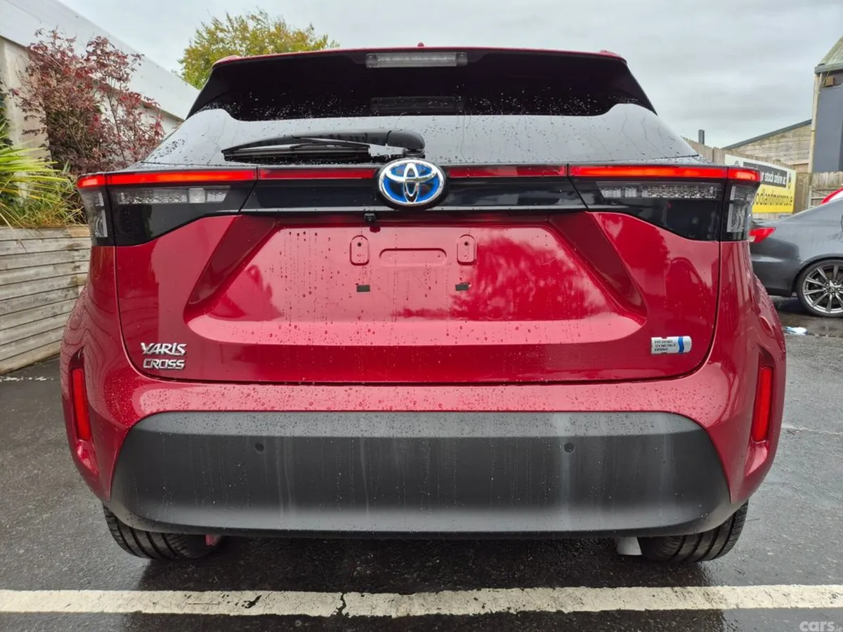 Toyota Yaris Cross SUV, Petrol Hybrid, 2022, Red