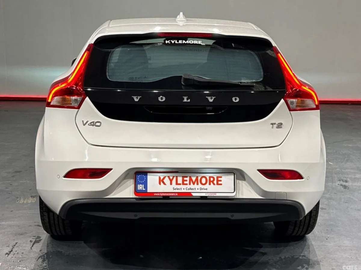 Volvo V40 Hatchback, Petrol, 2019, White