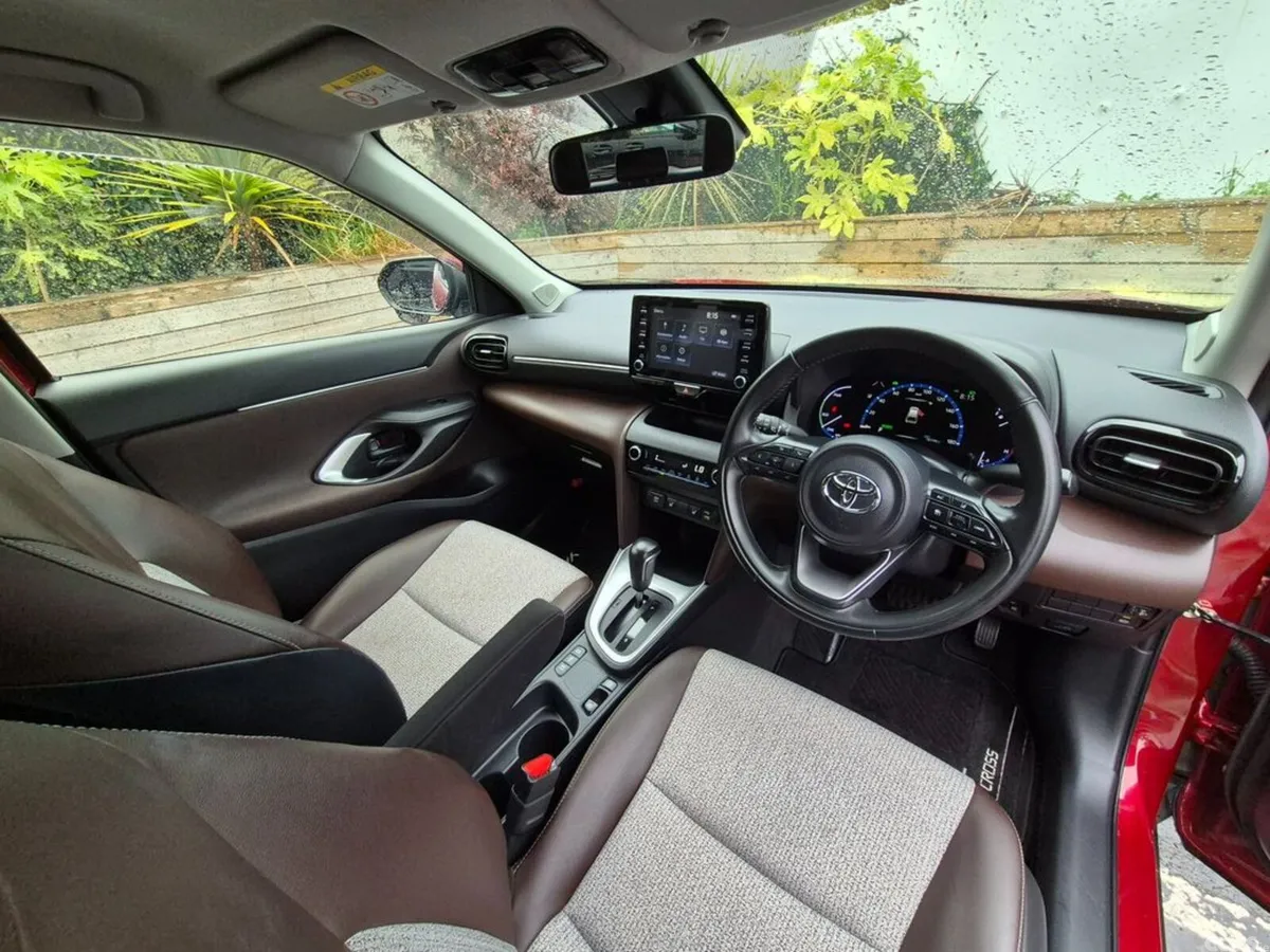 Toyota Yaris Cross SUV, Petrol Hybrid, 2022, Red