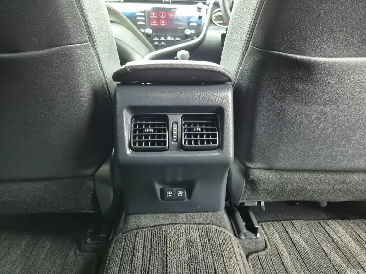 Toyota Camry Saloon, Petrol Hybrid, 2020, Red