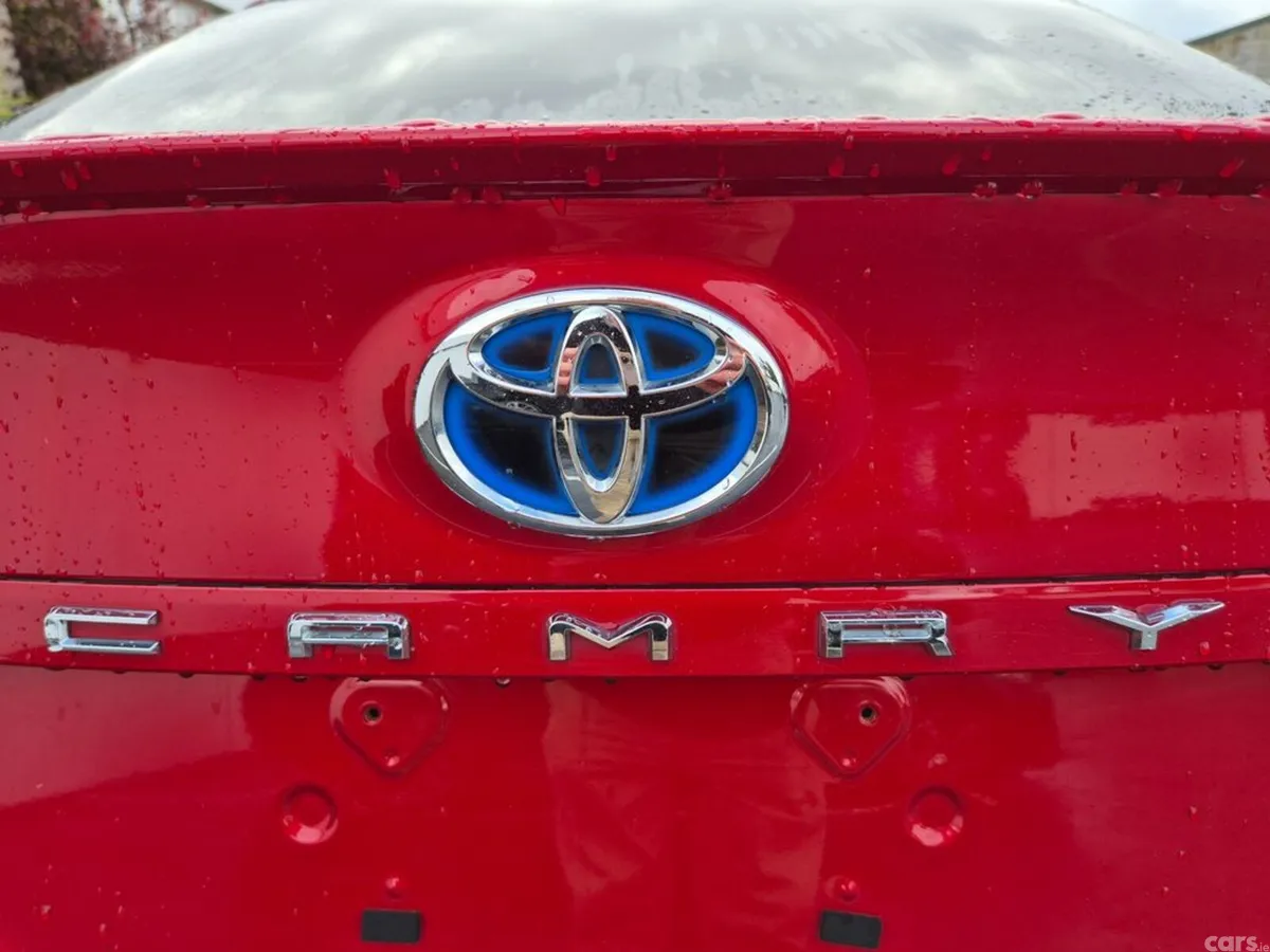 Toyota Camry Saloon, Petrol Hybrid, 2020, Red