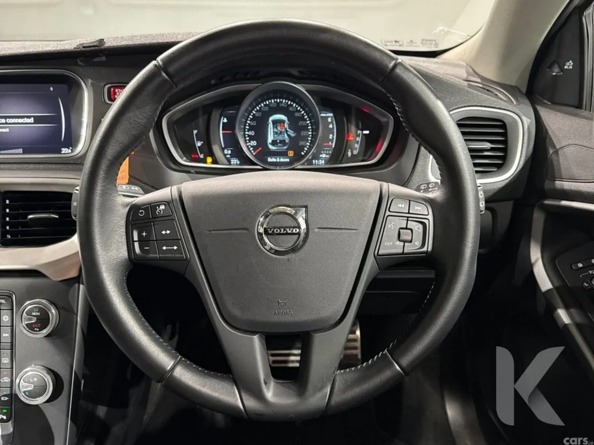 Volvo V40 Hatchback, Petrol, 2019, White