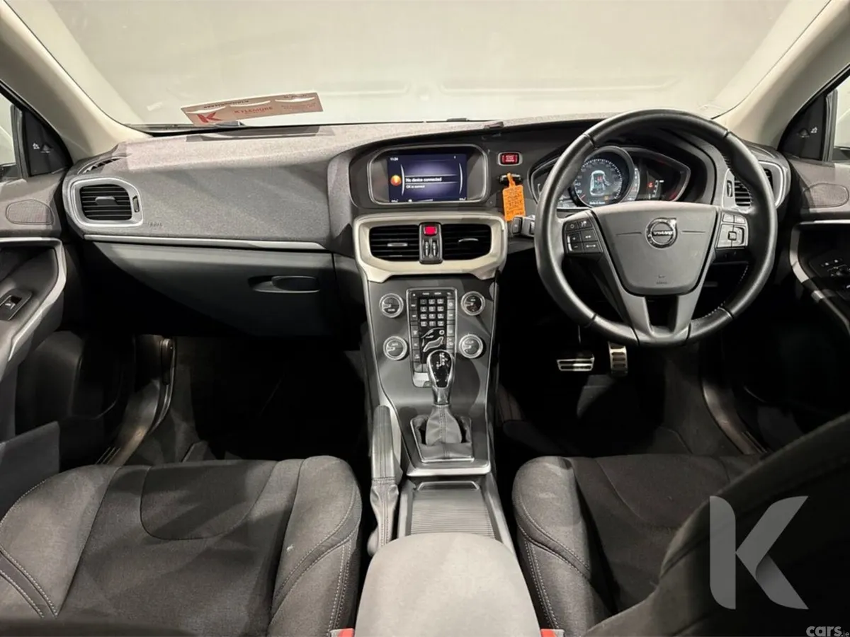 Volvo V40 Hatchback, Petrol, 2019, White
