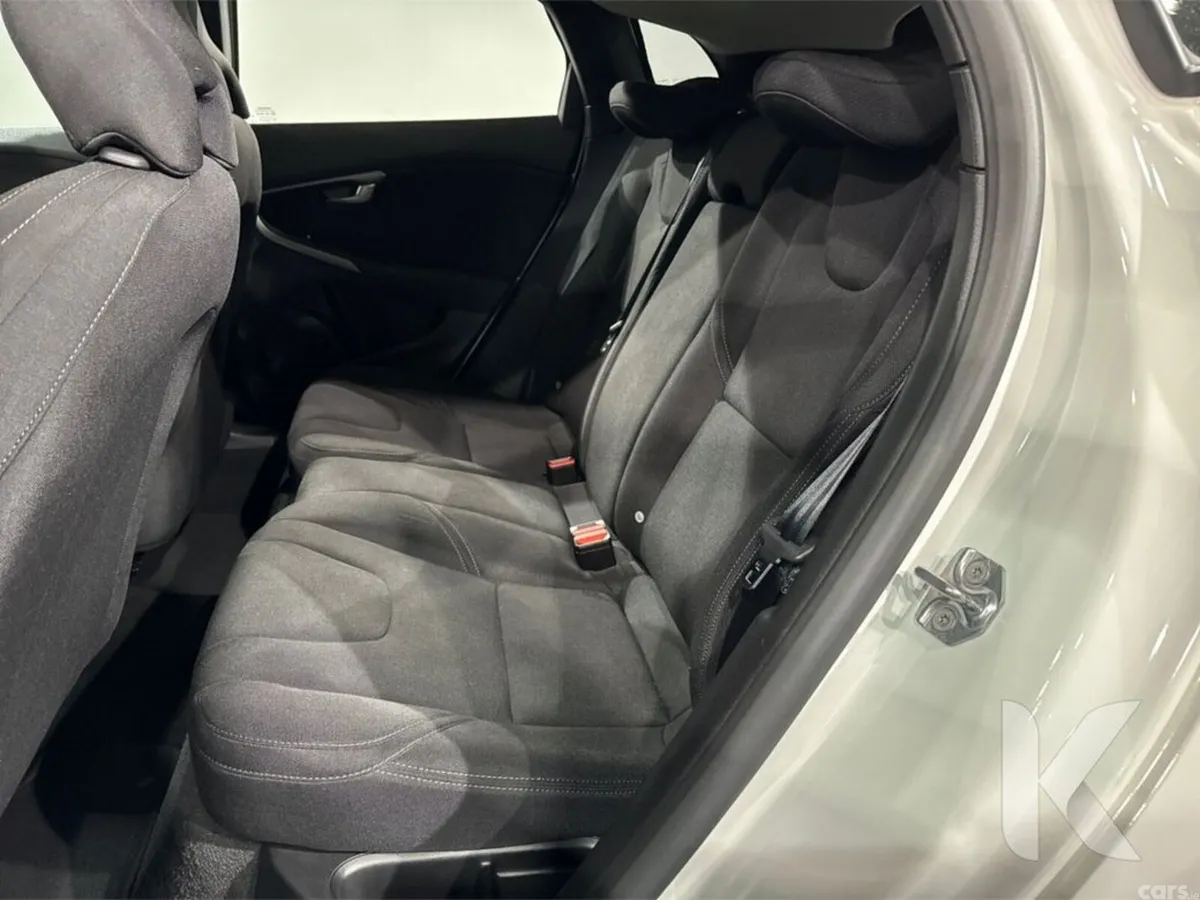 Volvo V40 Hatchback, Petrol, 2019, White
