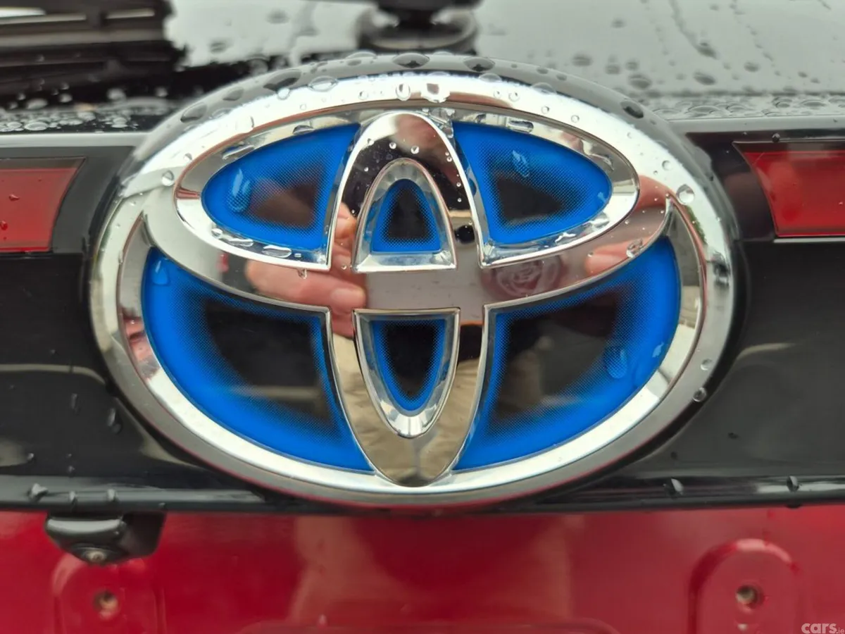 Toyota Yaris Cross SUV, Petrol Hybrid, 2022, Red