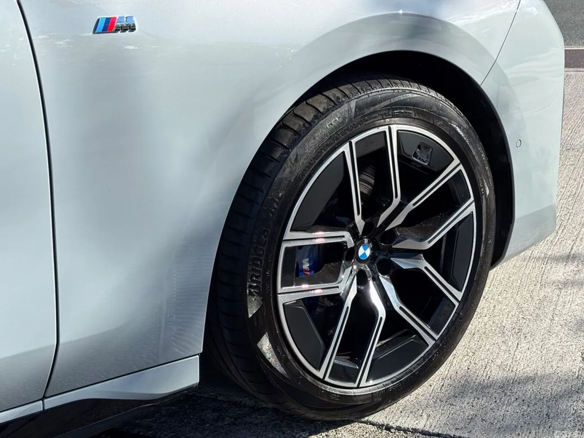 BMW i7 Saloon, Electric, 2024, Grey