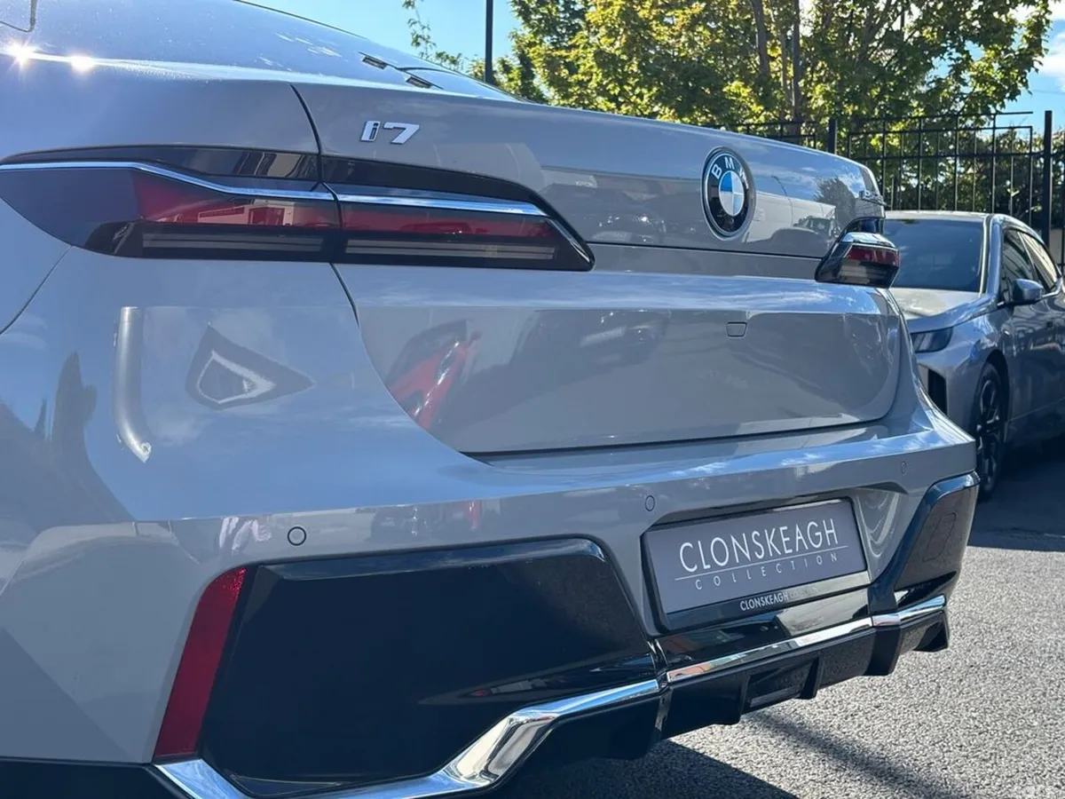 BMW i7 Saloon, Electric, 2024, Grey