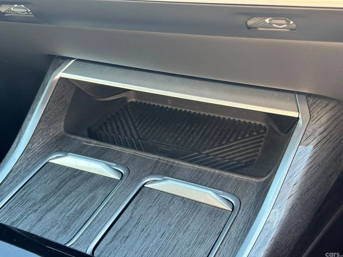 BMW i7 Saloon, Electric, 2024, Grey