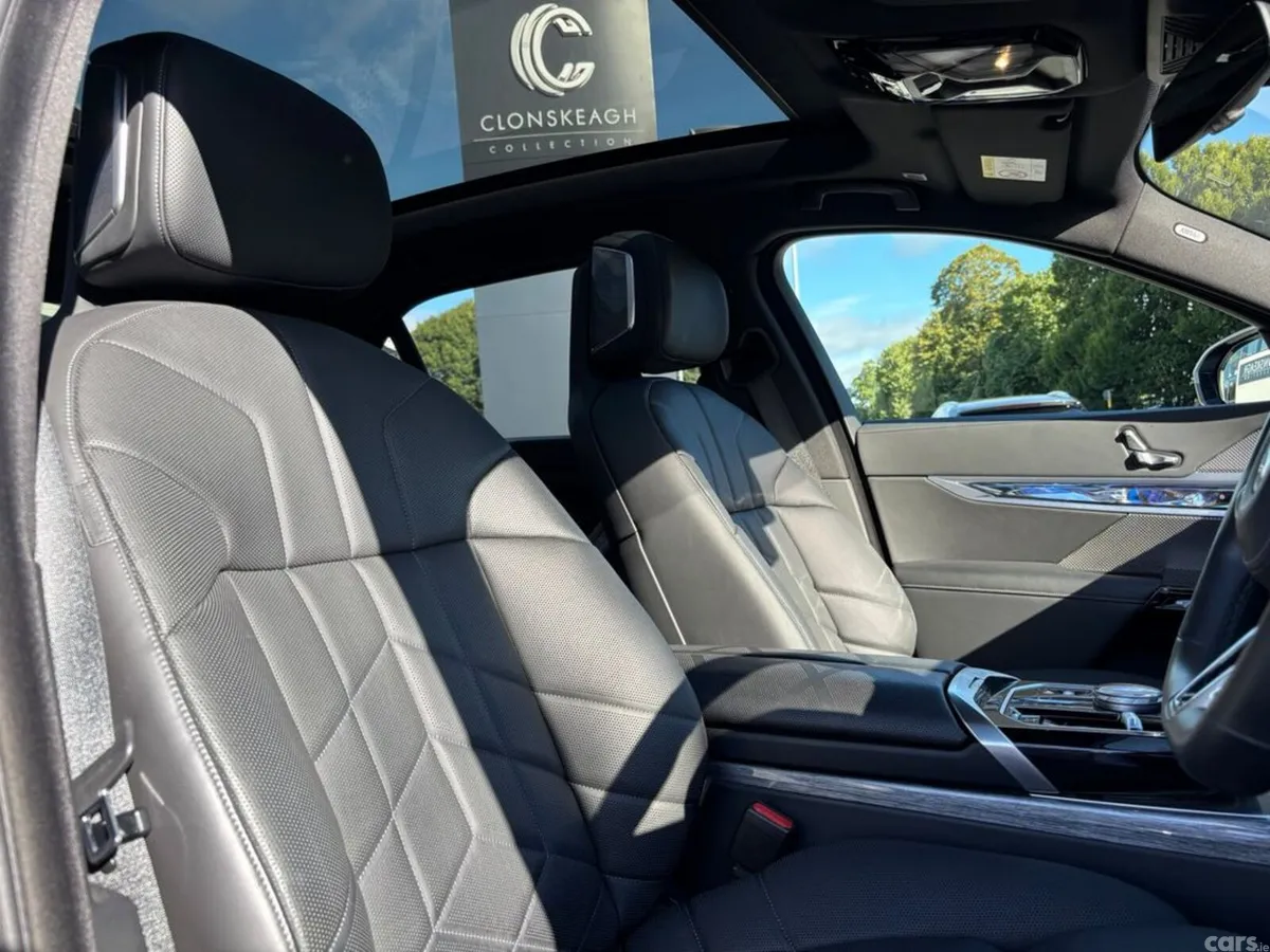 BMW i7 Saloon, Electric, 2024, Grey