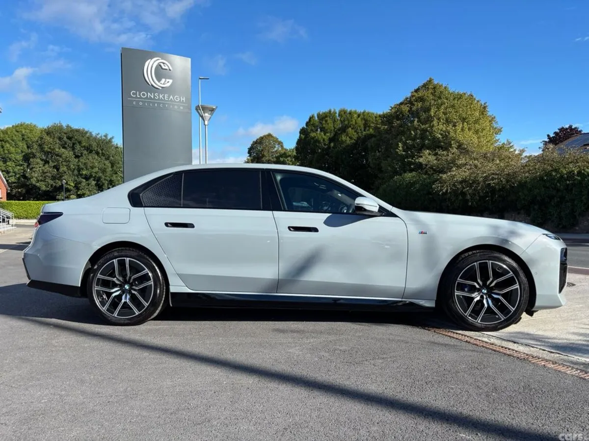 BMW i7 Saloon, Electric, 2024, Grey