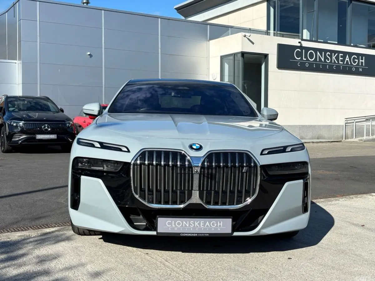 BMW i7 Saloon, Electric, 2024, Grey