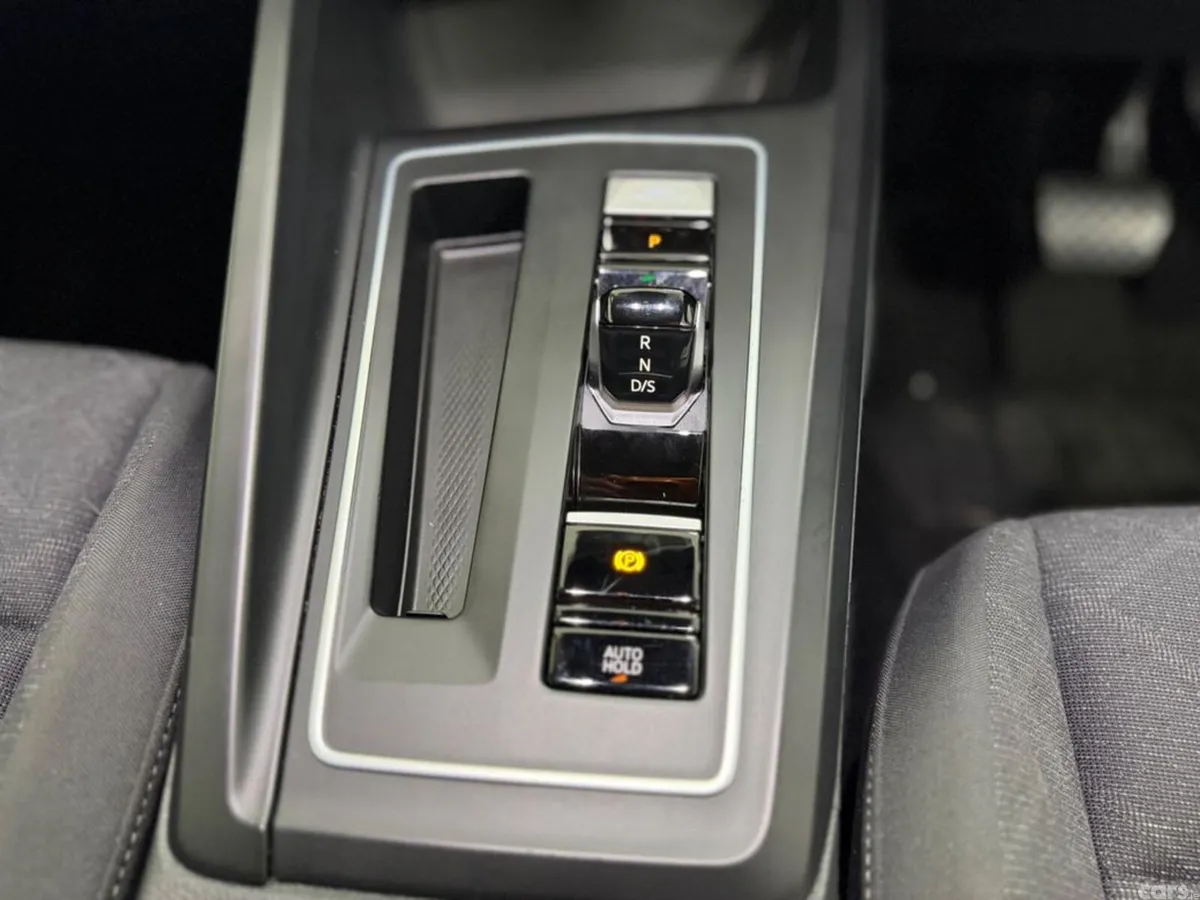 Volkswagen Golf Estate, Petrol, 2023, White