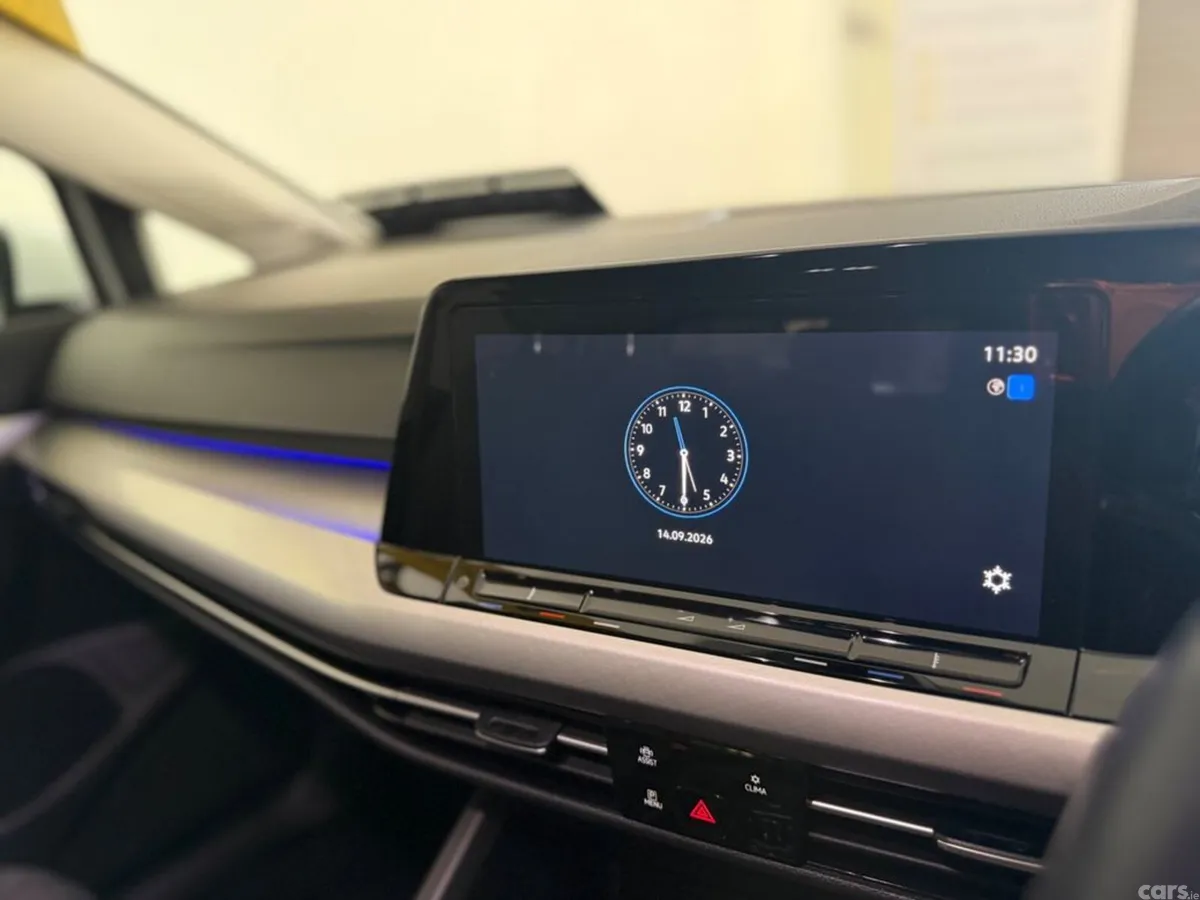 Volkswagen Golf Estate, Petrol, 2023, White