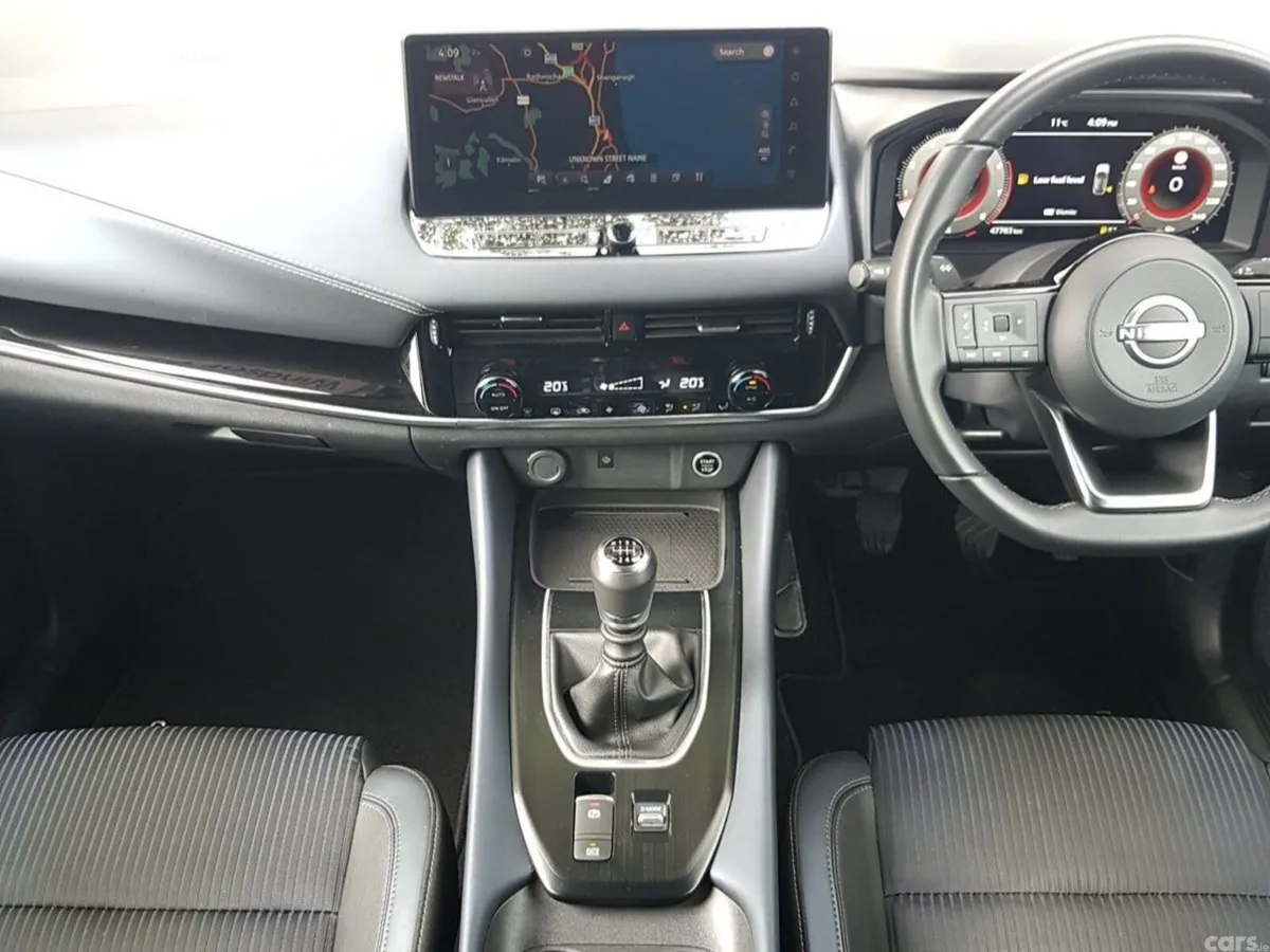 Nissan Qashqai MPV, Petrol, 2023, Red