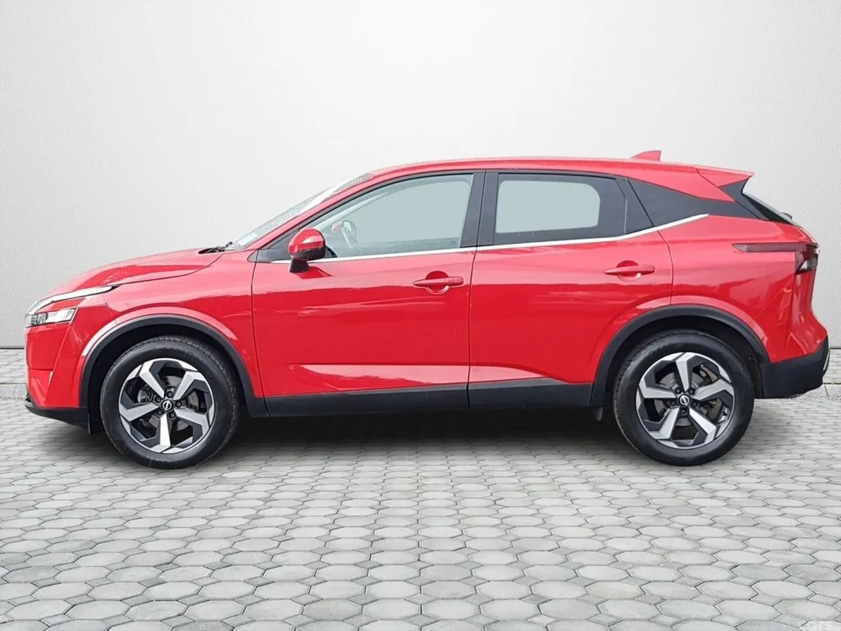 Nissan Qashqai MPV, Petrol, 2023, Red