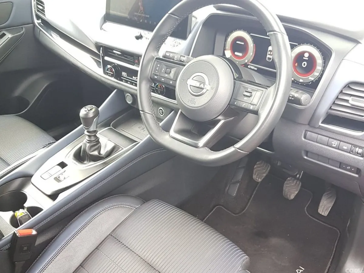 Nissan Qashqai MPV, Petrol, 2023, Red