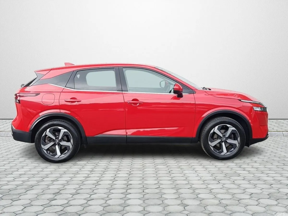 Nissan Qashqai MPV, Petrol, 2023, Red